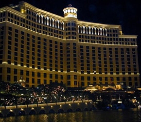 Vue nocturne du Bellagio Casino a Las Vegas